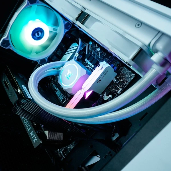 Thermaltake Calypso White, Gaming-PC 13 Thermaltake Calypso White, Gaming-PC – Bild 11